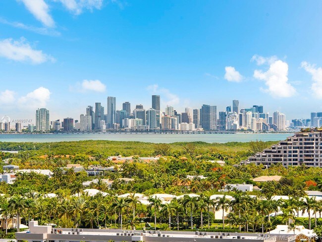 Foto del edificio - 781 Crandon Blvd