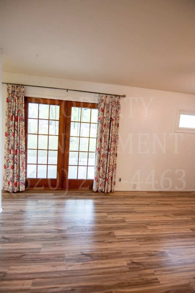 Foto del edificio - 4 Bedroom 2 Bath