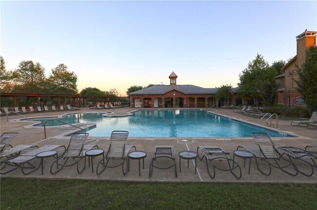 Foto del edificio - 4202 Fairmeadow Dr