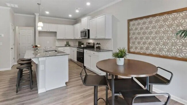 Foto del edificio - 72 Hughes Pl Dr