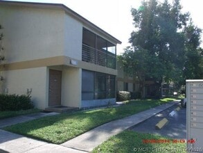 Building Photo - 606 Gardens Dr