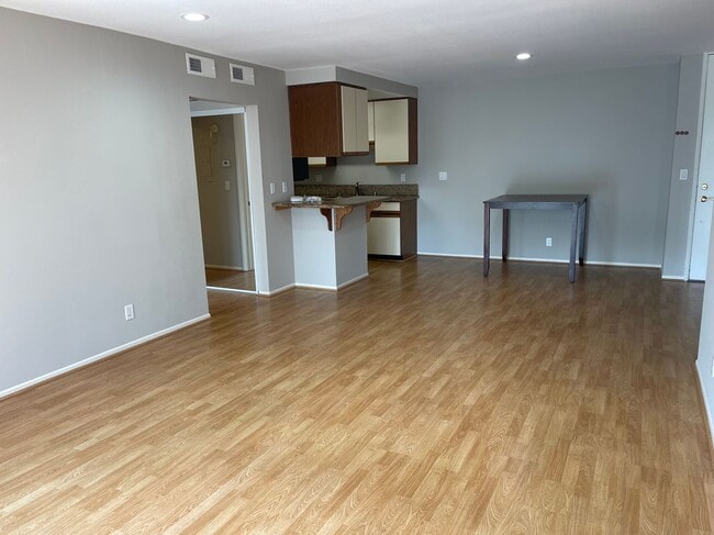 Building Photo - 412 N Bellflower Blvd
