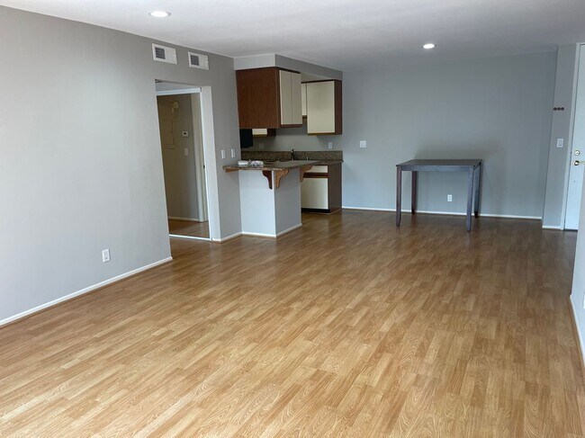 Foto del edificio - 412 N Bellflower Blvd