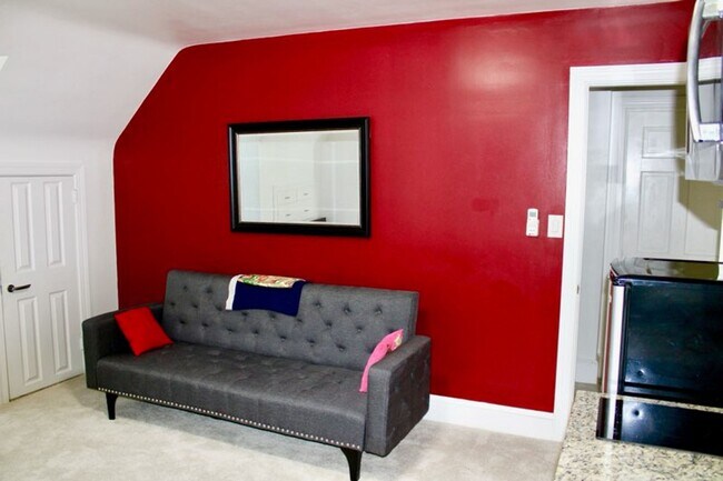 Foto del edificio - Fully-furnished, utilities included, 1 bed...