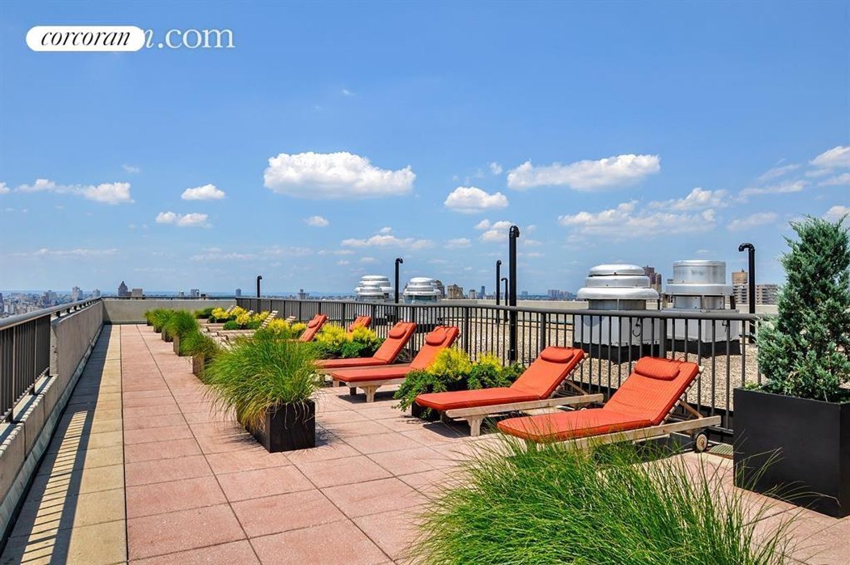 Foto principal - 301 E 79th St