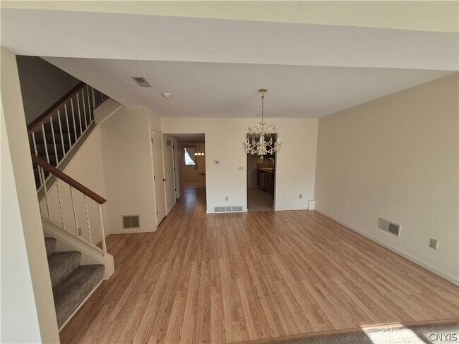 Foto del edificio - 489 Summerhaven Dr N