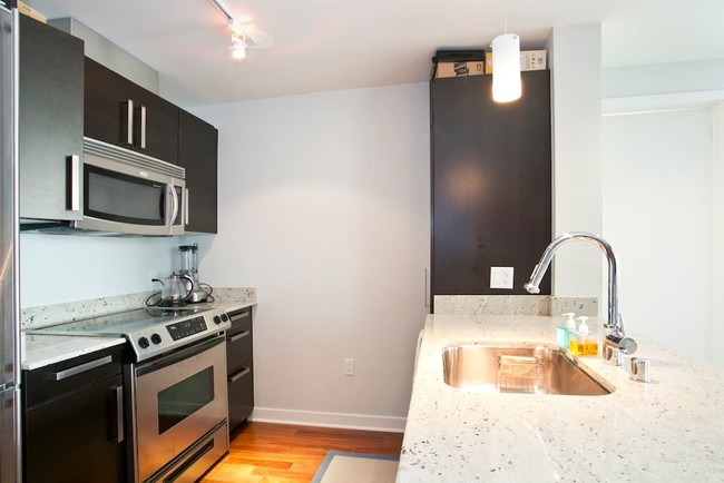 Building Photo - 55 Page St