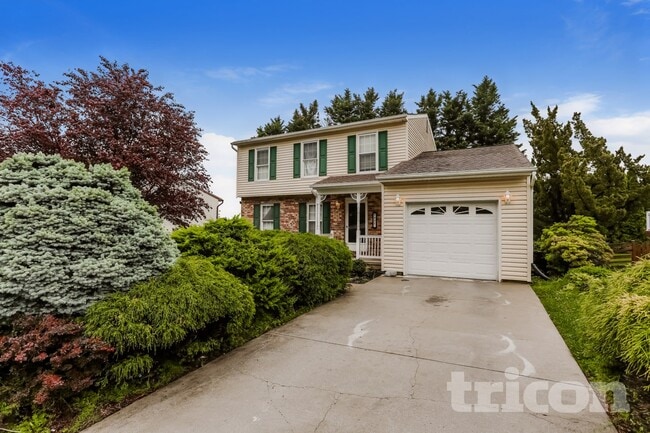 Building Photo - 9432 Seven Courts Dr