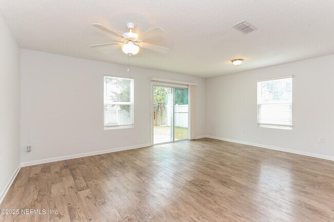 Foto del edificio - 8228 Rigel Rd