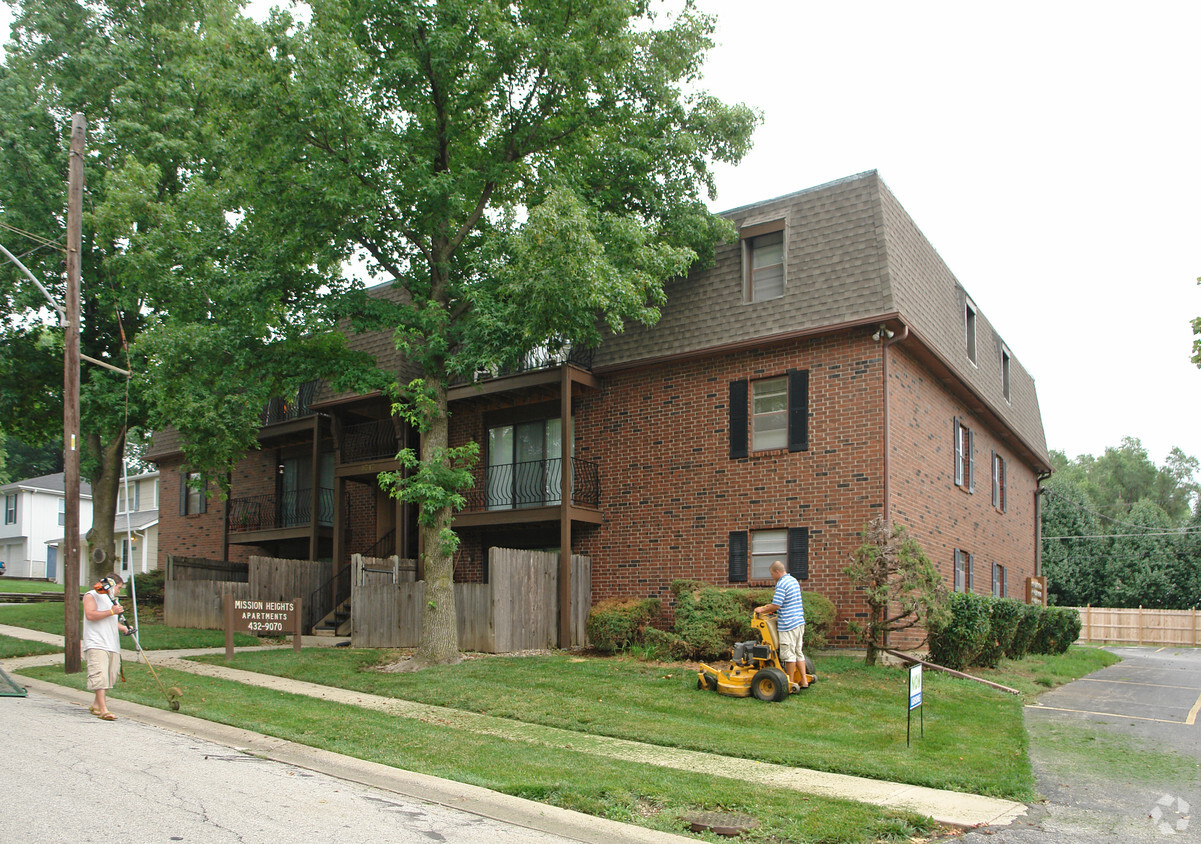 Building Photo - Mission Heights Apartments