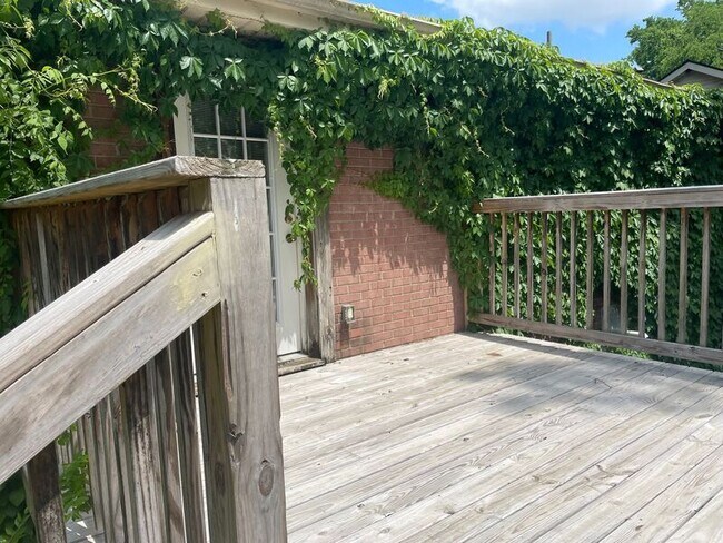 Photo - 309 Melvin Jones Dr House