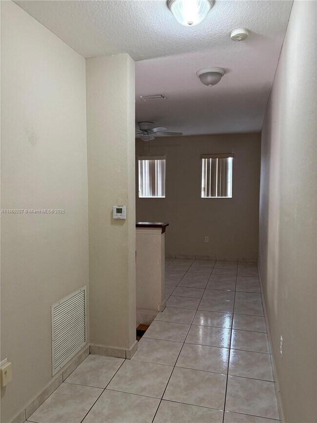 Foto del edificio - 7549 NW 175th St