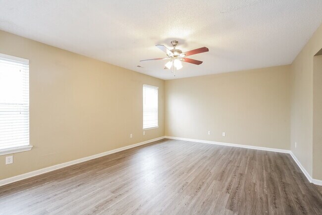 Foto del edificio - 468 Brookstone Dr