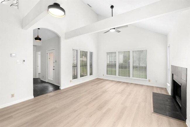 Building Photo - 6507 Cat Creek Trail