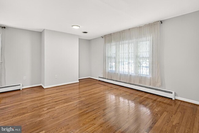 Foto del edificio - 2843 Annandale Rd