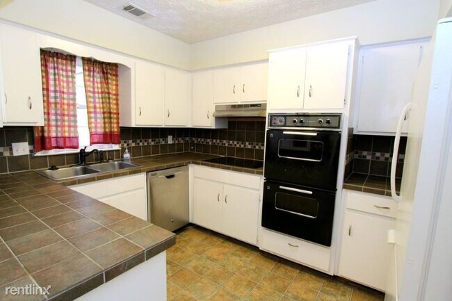 Foto del edificio - 3 br, 2.5 bath Townhome - 514 Oak Meadow Ln