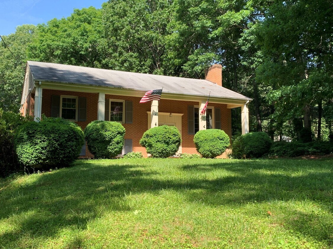 Foto principal - Split Foyer Home in Rustburg