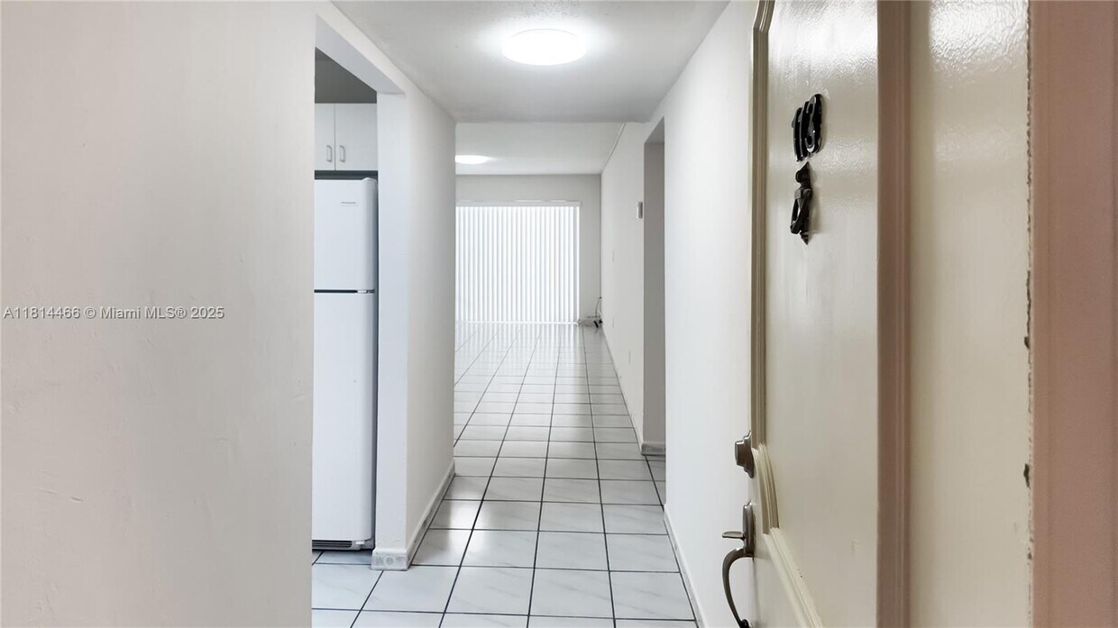 Foto principal - 6620 W 2nd Ct