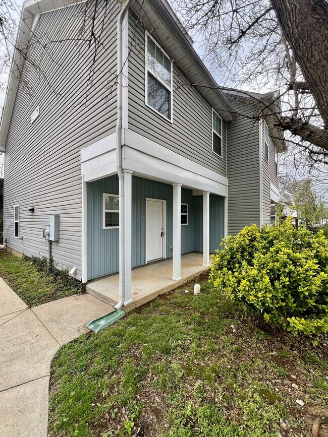 Foto del edificio - Showing Now! 2BR 2.5BA Townhouse Moments From Murfreesboro Square