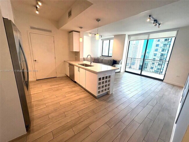 Foto del edificio - 999 SW 1st Ave