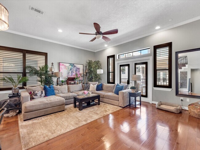 Foto del edificio - 905 Garden Oaks Terrace
