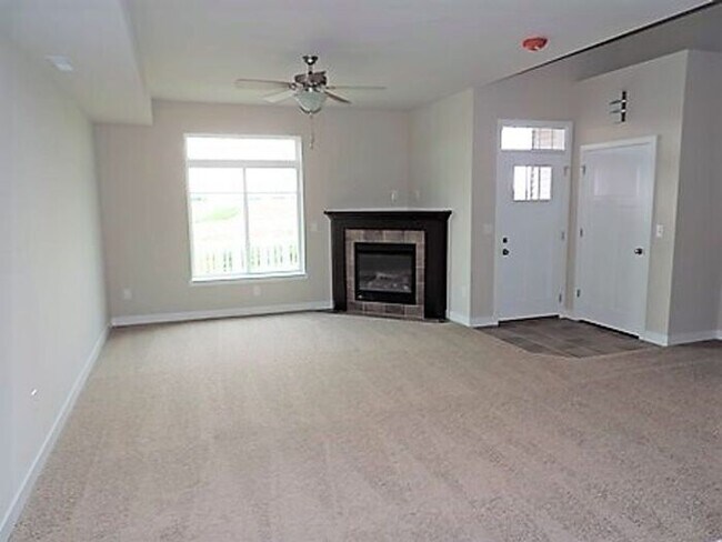 Building Photo - $2,000 | 3 Bedroom, 3 Bathroom Townhome | Sublease | Pet Friendly | Available for August 1st, 202...