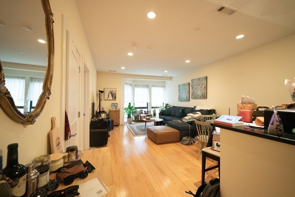 Foto principal - 9 Miner St
