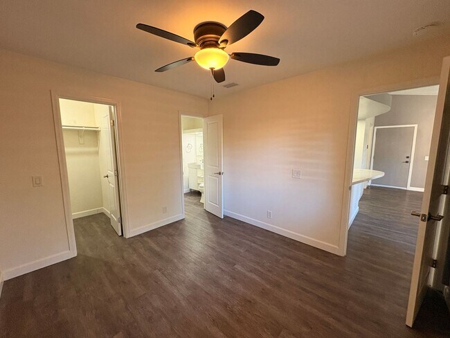 Foto del edificio - ***MOVE-IN SPECIAL*** AVAILABLE NOW! 2 Bedroom 2 bathroom upstairs unit located in Ontario