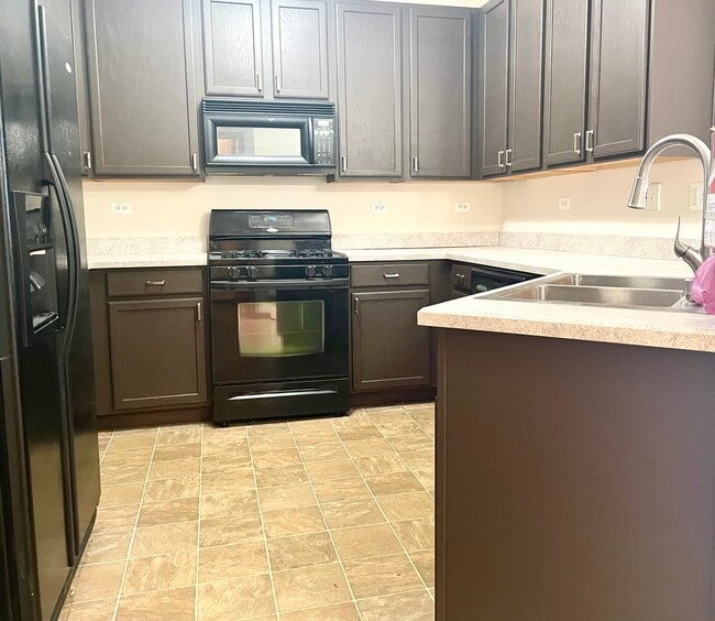 Building Photo - 250 Springbrook Trail S