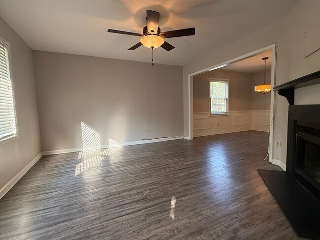 Foto del edificio - 8317 Summerglen Cir