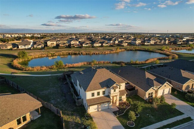 Foto del edificio - 14001 Arbor Hill Cove