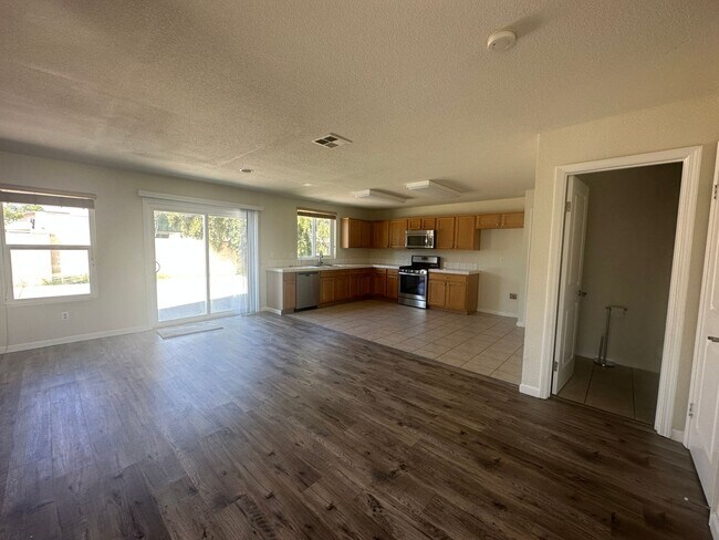 Building Photo - 1227 Kingfisher Dr