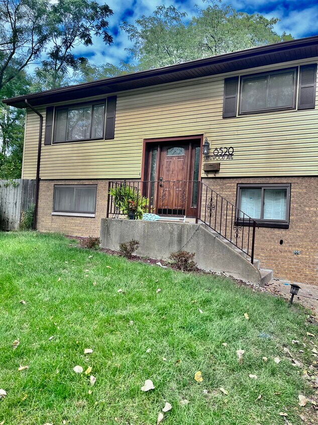Foto principal - 8520 Lakewood Ave