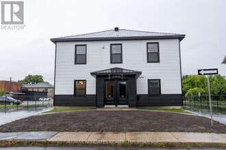 Building Photo - 103 First St W