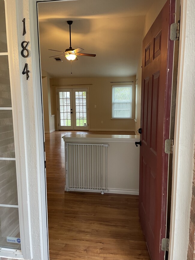Building Photo - 184 Prairie Springs Loop