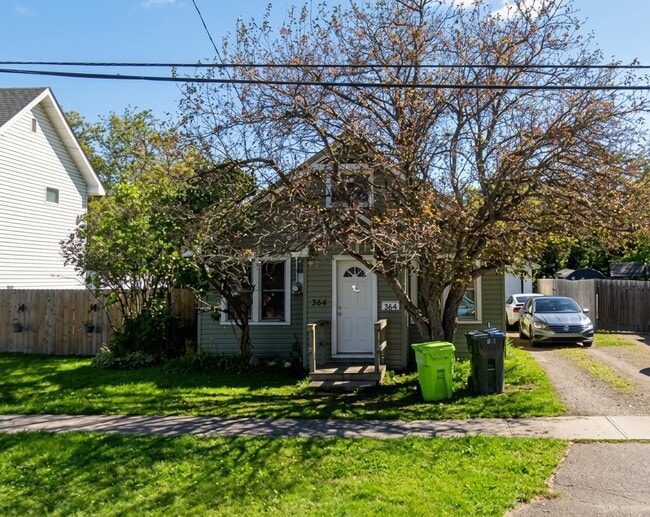 Building Photo - Spacious 3 Bed / 1 Bath Home in Sault Ste. Marie, ON – $2,199/month + Utilities