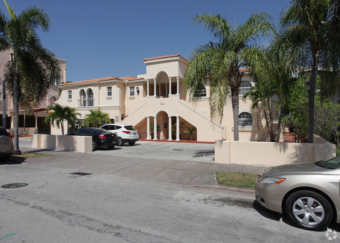 Building Photo - 131 Antiquera Ave