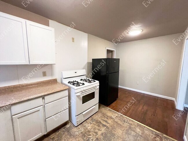 Foto del edificio - 1016 W 21st St