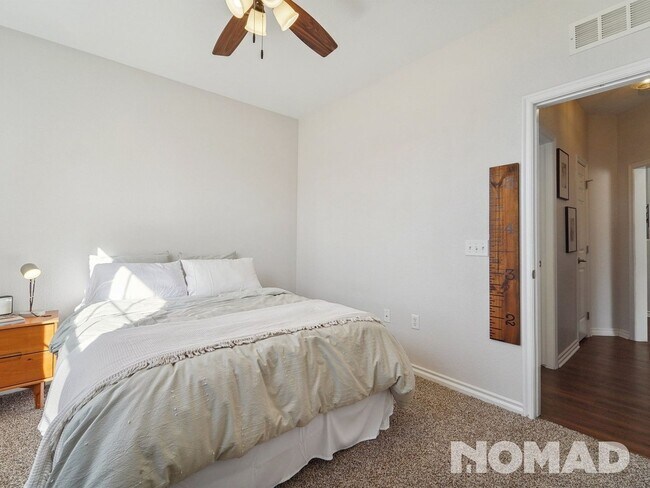 Building Photo - **Charming 2 Bedroom, 2 Bathroom Condomini...