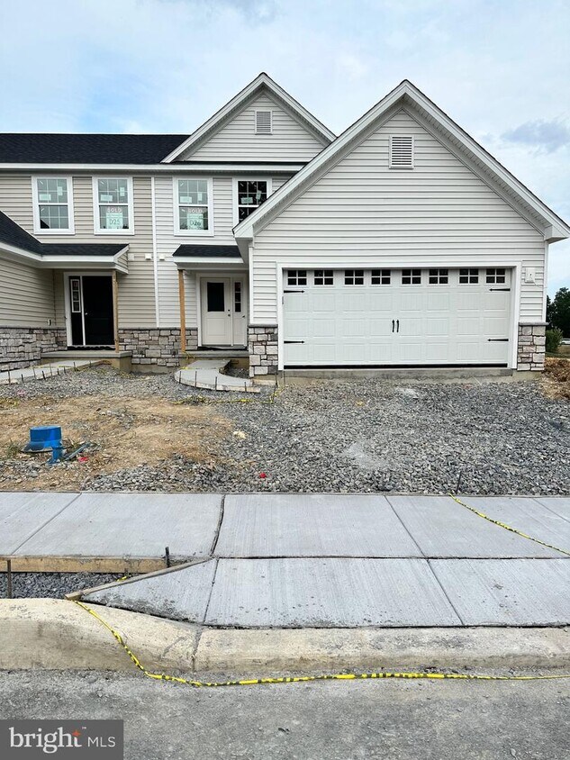 48 LONG BEND Dr, Carlisle, PA 17013 House for Rent in Carlisle, PA