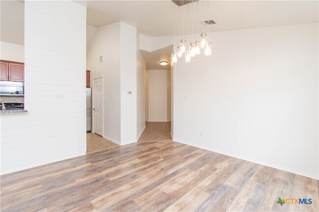 Foto del edificio - 7003 Osbaldo Dr