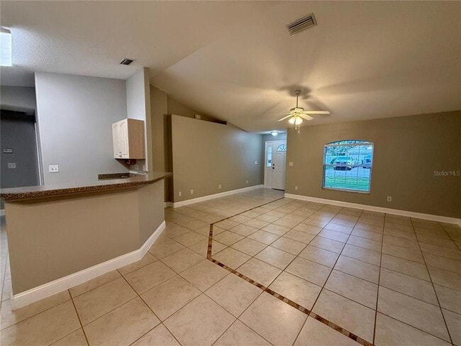 Building Photo - 39 Pinwheel Ln