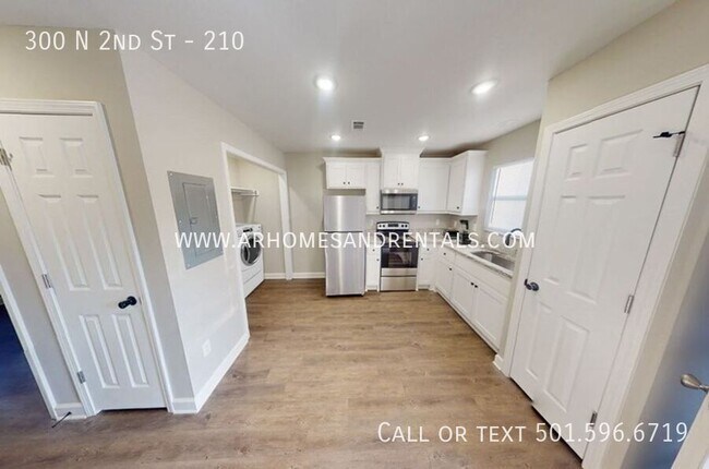 Building Photo - 210 Austin Oaks Dr