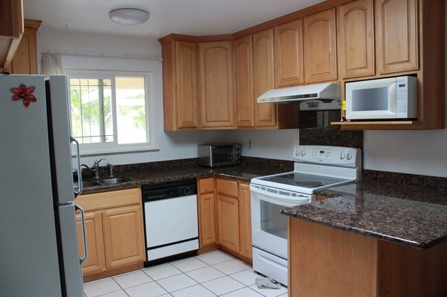 Building Photo - 1535 Clarita Ave