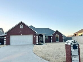 Building Photo - 308 Northeast Mountain Meadow Drive