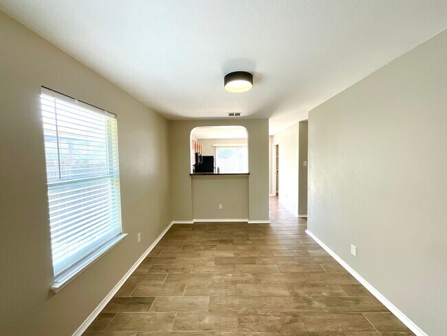 Foto del edificio - **APPLICATION RECEIVED** MUST SEE! GORGEOUS 3 Bedroom Home W/ Community Pool