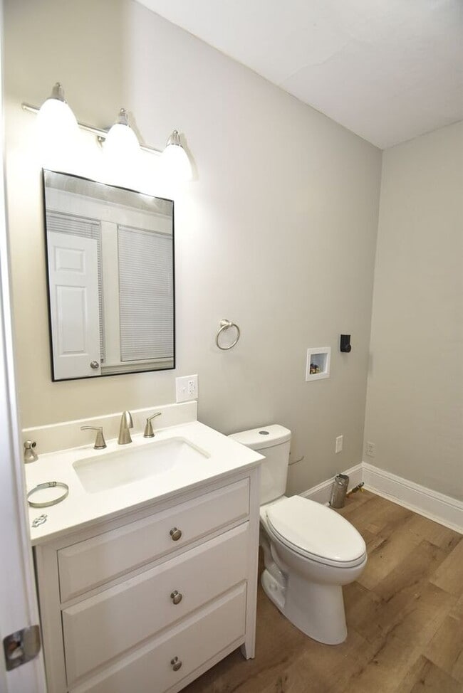 Foto del edificio - COMING SOON! Near local Universities and Entertainment 4 bedroom 2 story Single Family Home