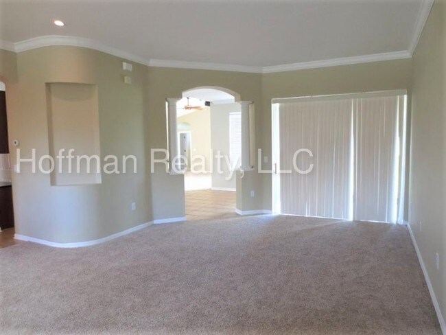 Building Photo - 4-Bed, 3-Bath, 3 Car Garage home in Lutz