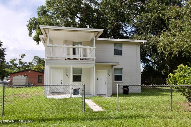 Building Photo - 1723 Dot St
