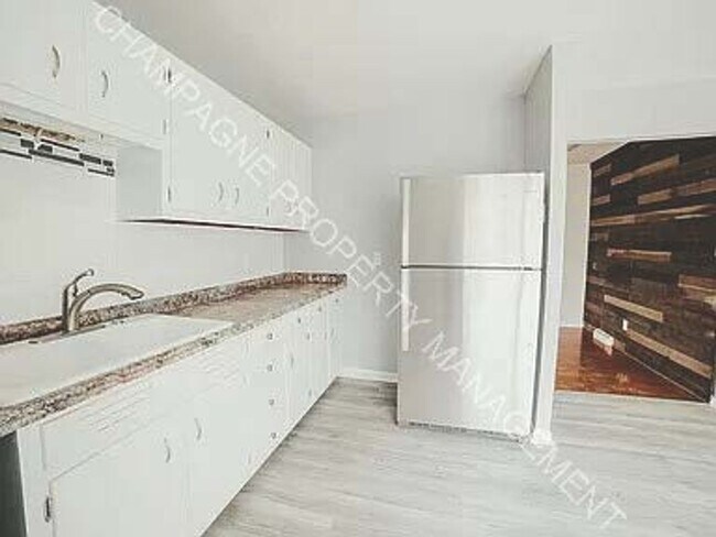 Building Photo - Voucher Accepting Updated Single Family Home